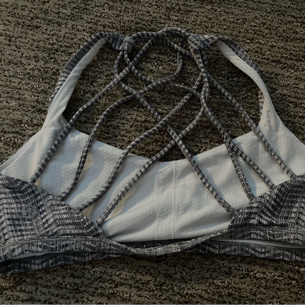 Lululemon workout top - Picture 2 of 2